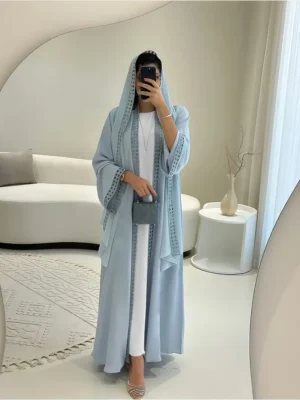 تصميم أنيق بأكمام طويلة مع تفاصيل مكشكشة، مثالية للأوقات العارضة أو غير رسمية